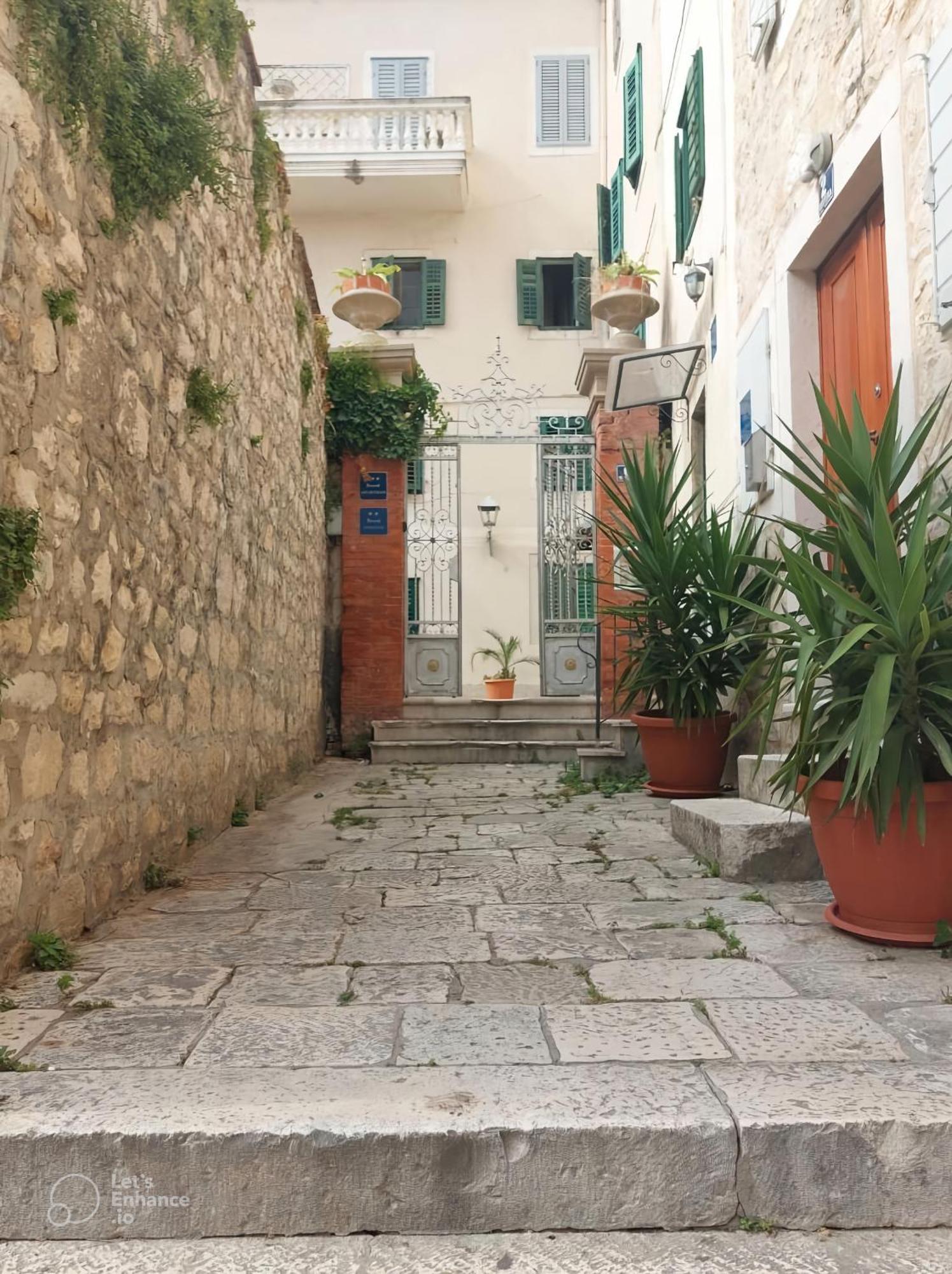 דירות ספליט Garden In The Center מראה חיצוני תמונה